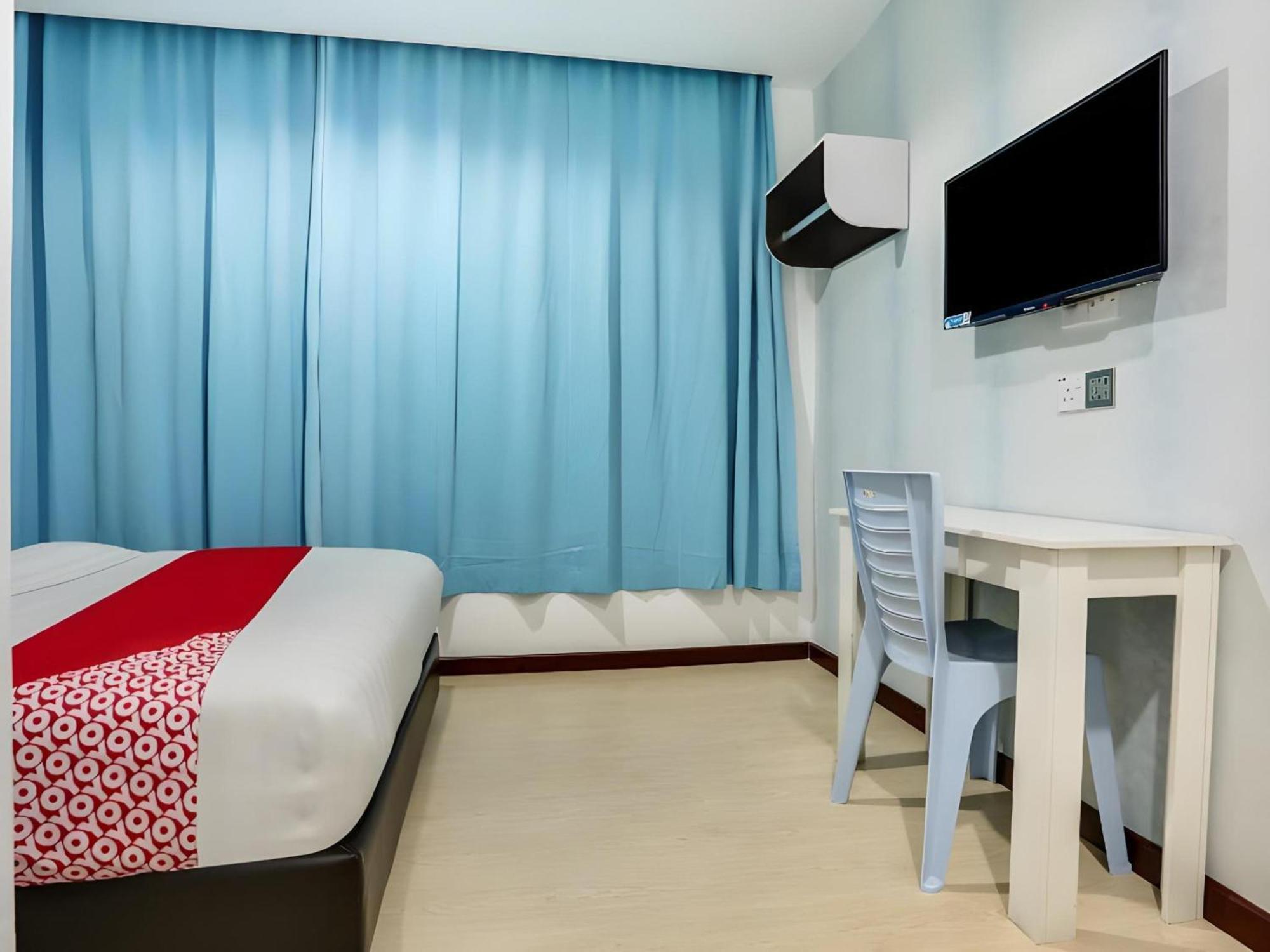 Oyo 89583 Grove Hotel Каджанг Екстериор снимка