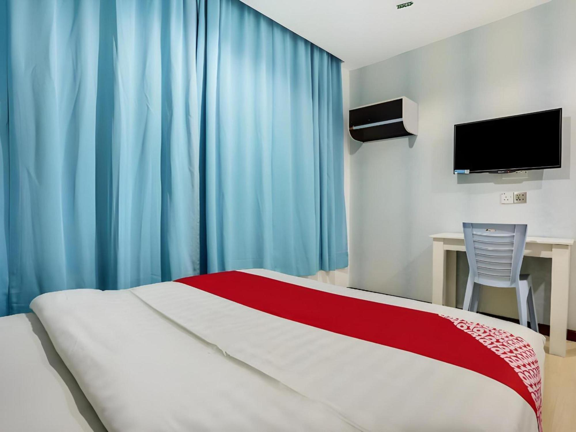 Oyo 89583 Grove Hotel Каджанг Екстериор снимка
