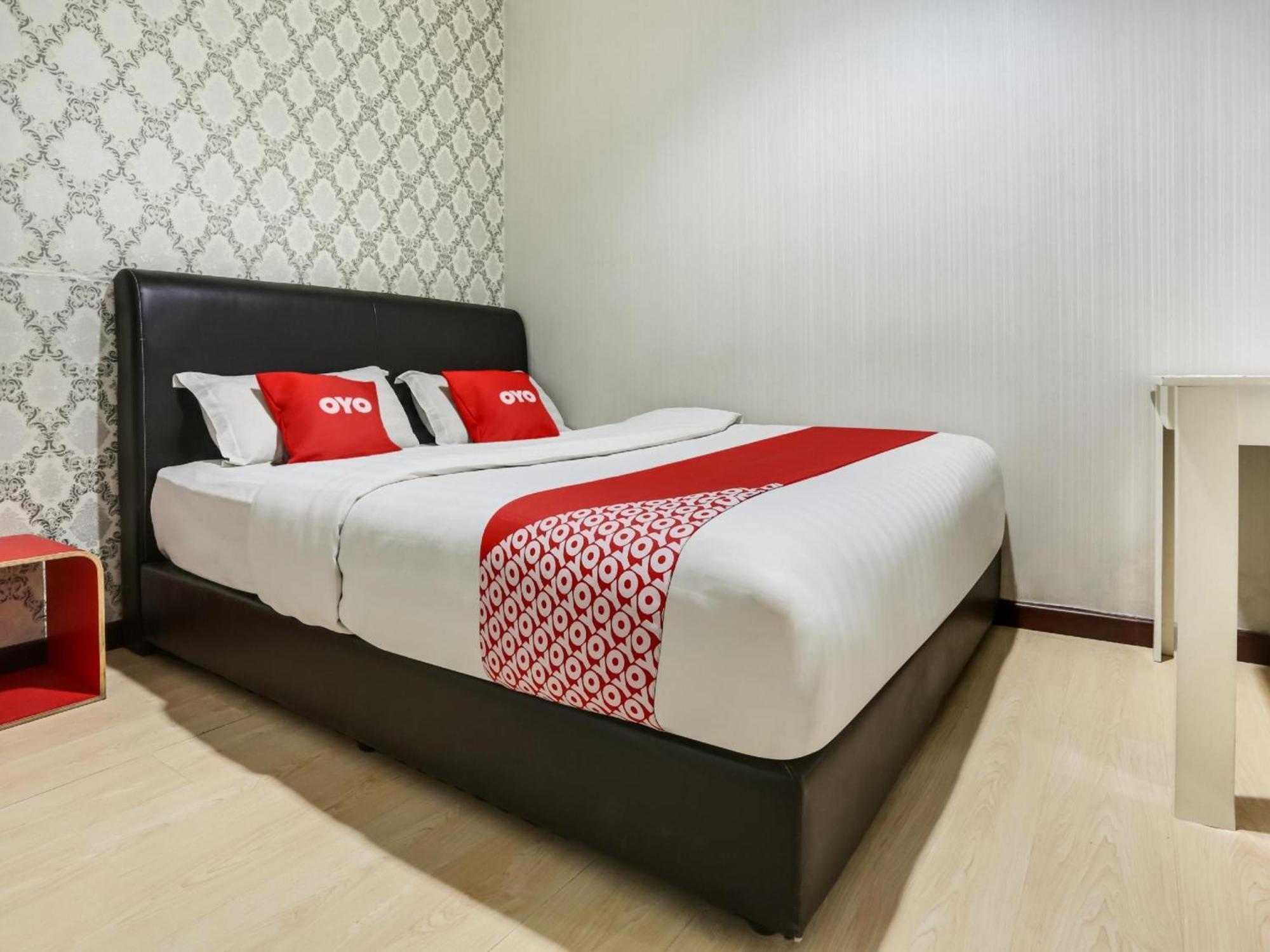 Oyo 89583 Grove Hotel Каджанг Екстериор снимка
