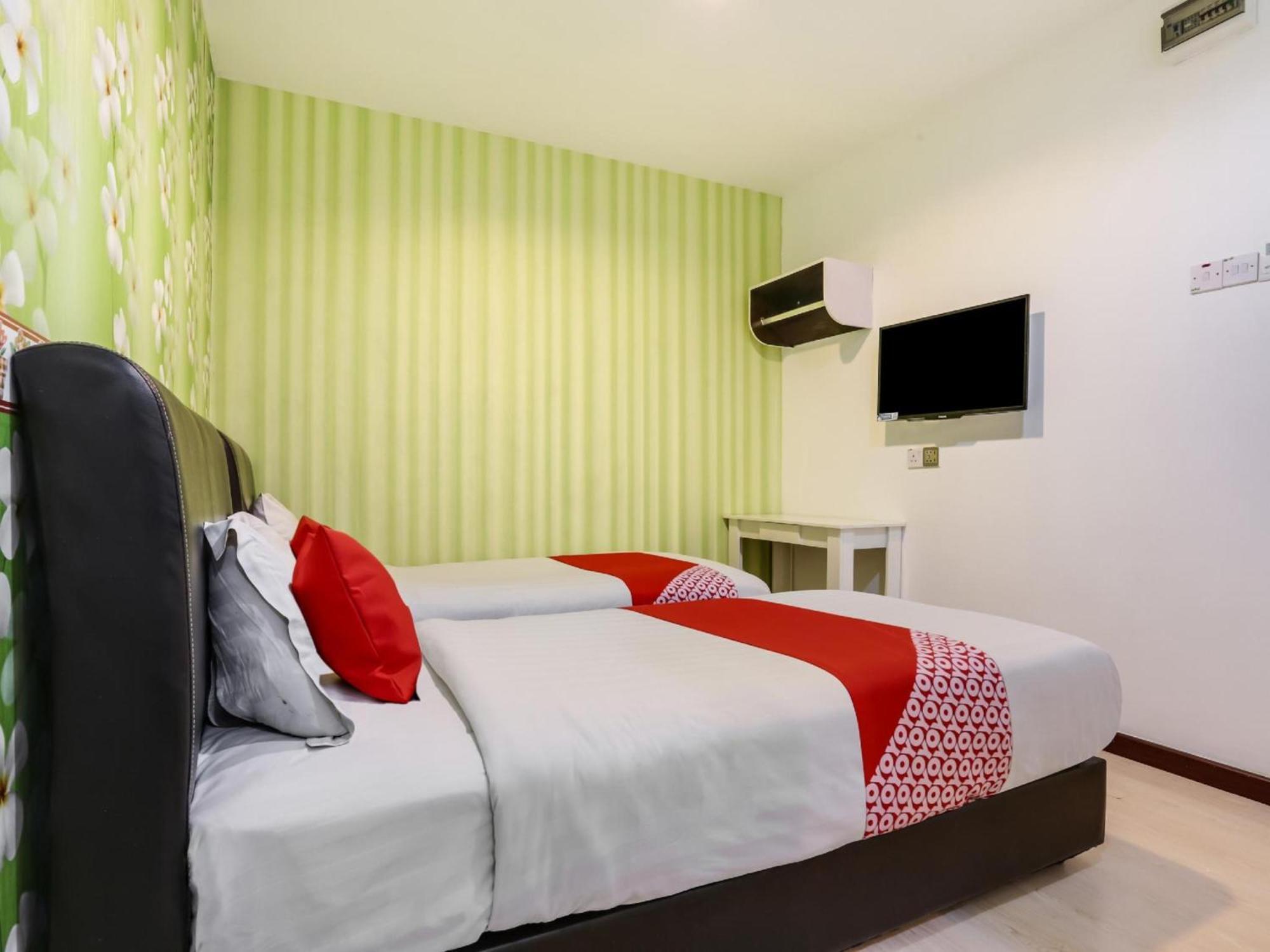 Oyo 89583 Grove Hotel Каджанг Екстериор снимка
