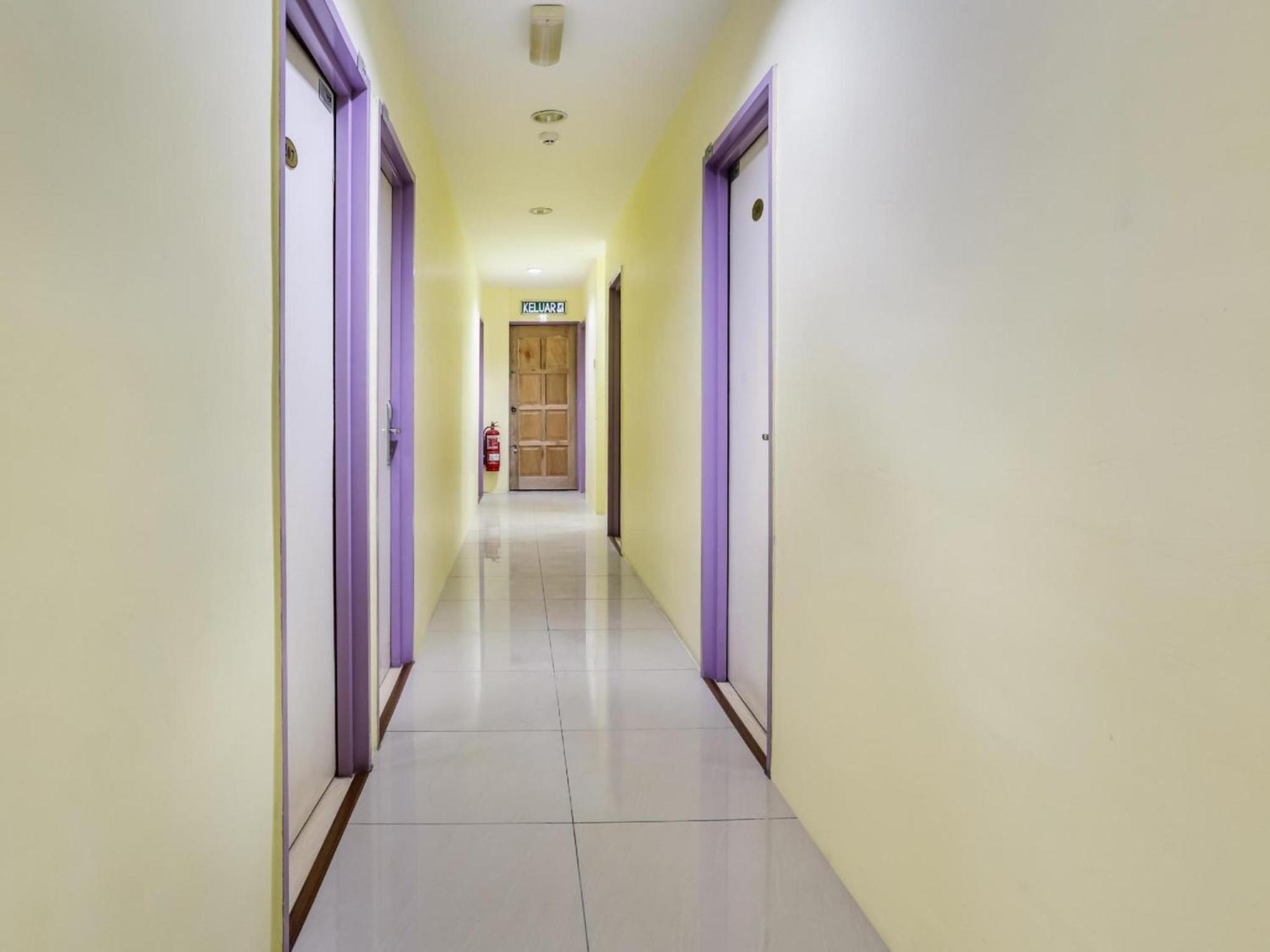 Oyo 89583 Grove Hotel Каджанг Екстериор снимка