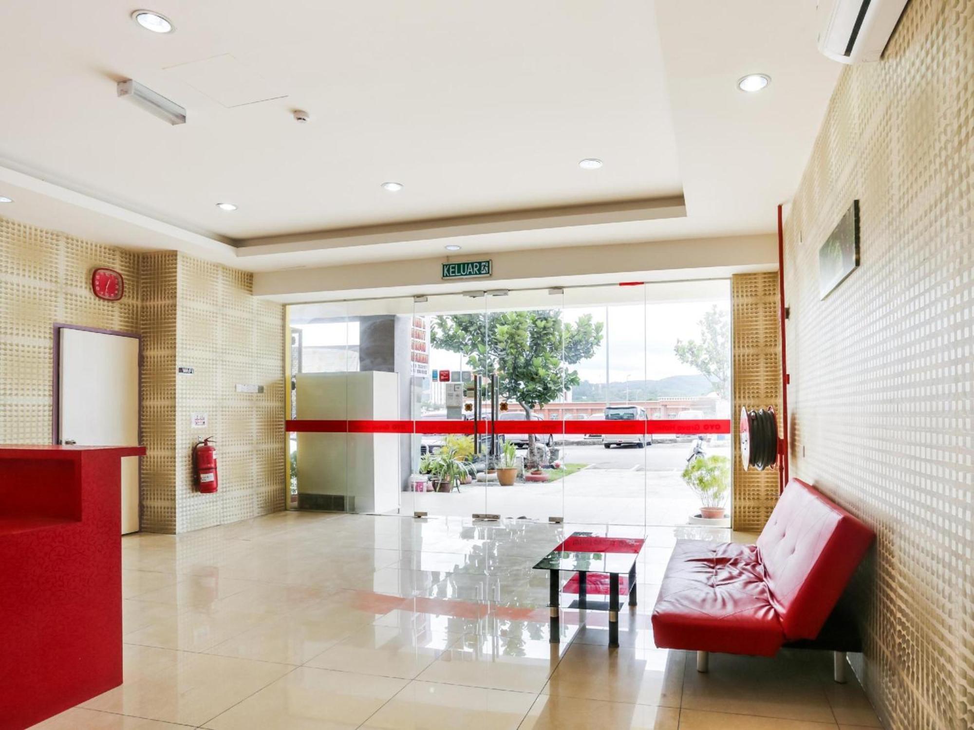 Oyo 89583 Grove Hotel Каджанг Екстериор снимка