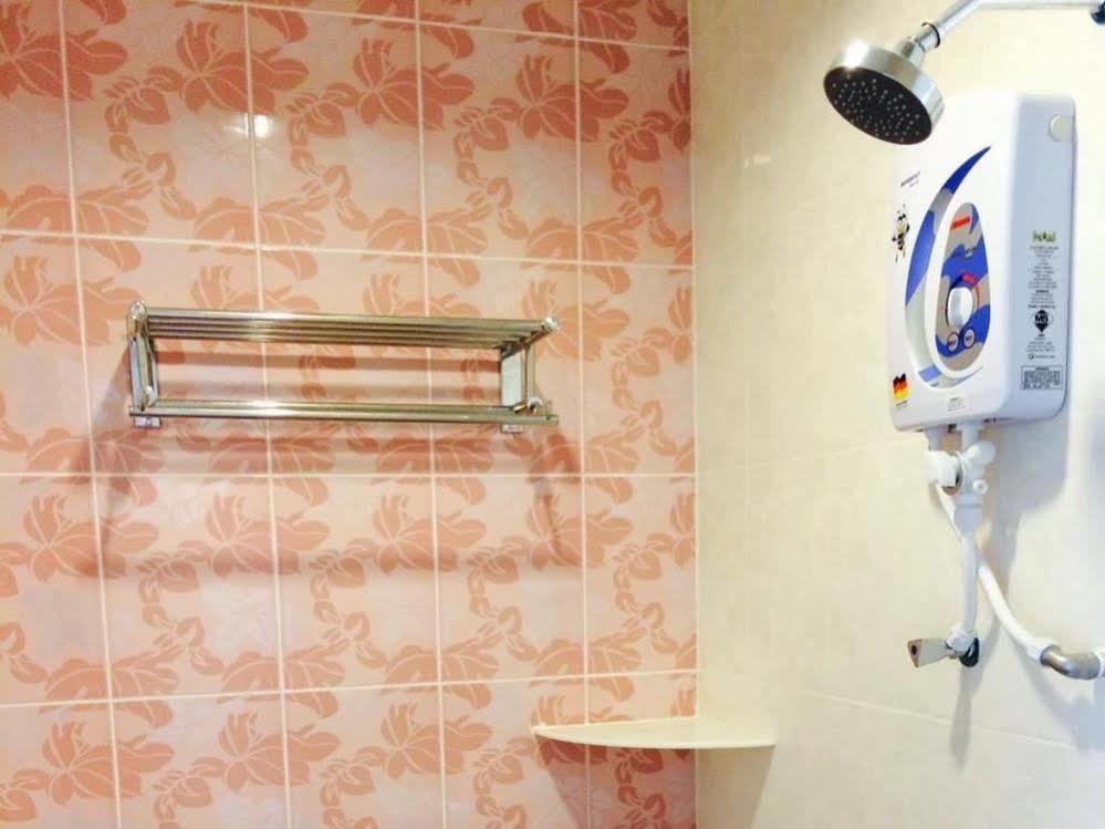 Oyo 89583 Grove Hotel Каджанг Екстериор снимка
