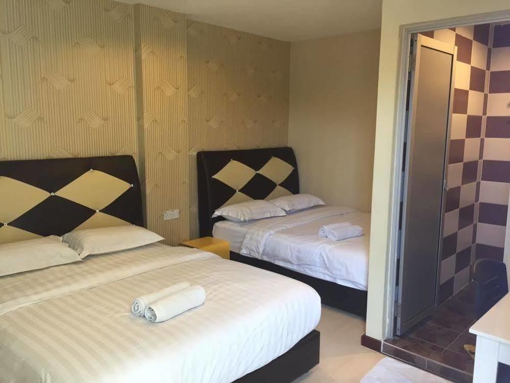 Oyo 89583 Grove Hotel Каджанг Екстериор снимка
